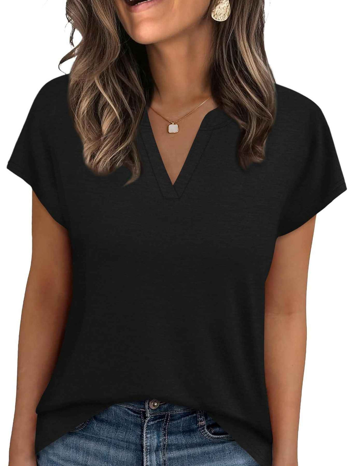 T-shirt à manches courtes et encolure en V crantée