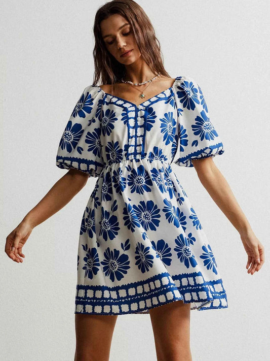 Robe courte à imprimé floral et manches bouffantes