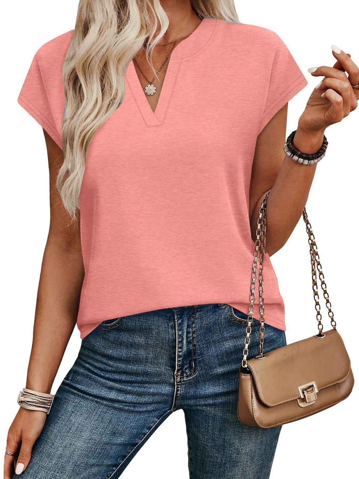 T-shirt à manches courtes et encolure en V crantée