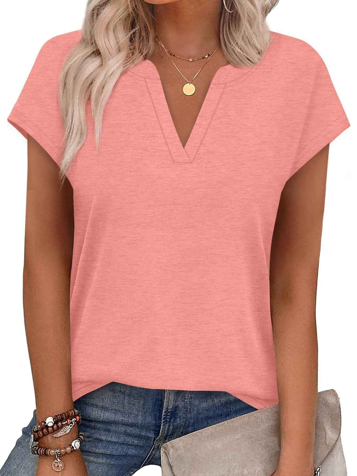 T-shirt à manches courtes et encolure en V crantée