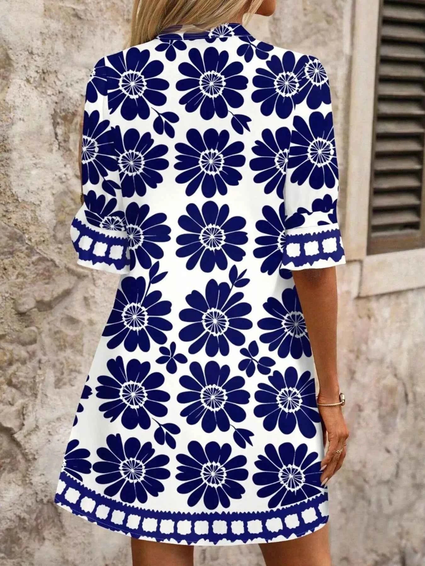Mini-robe à imprimé floral, col cranté et manches à volants