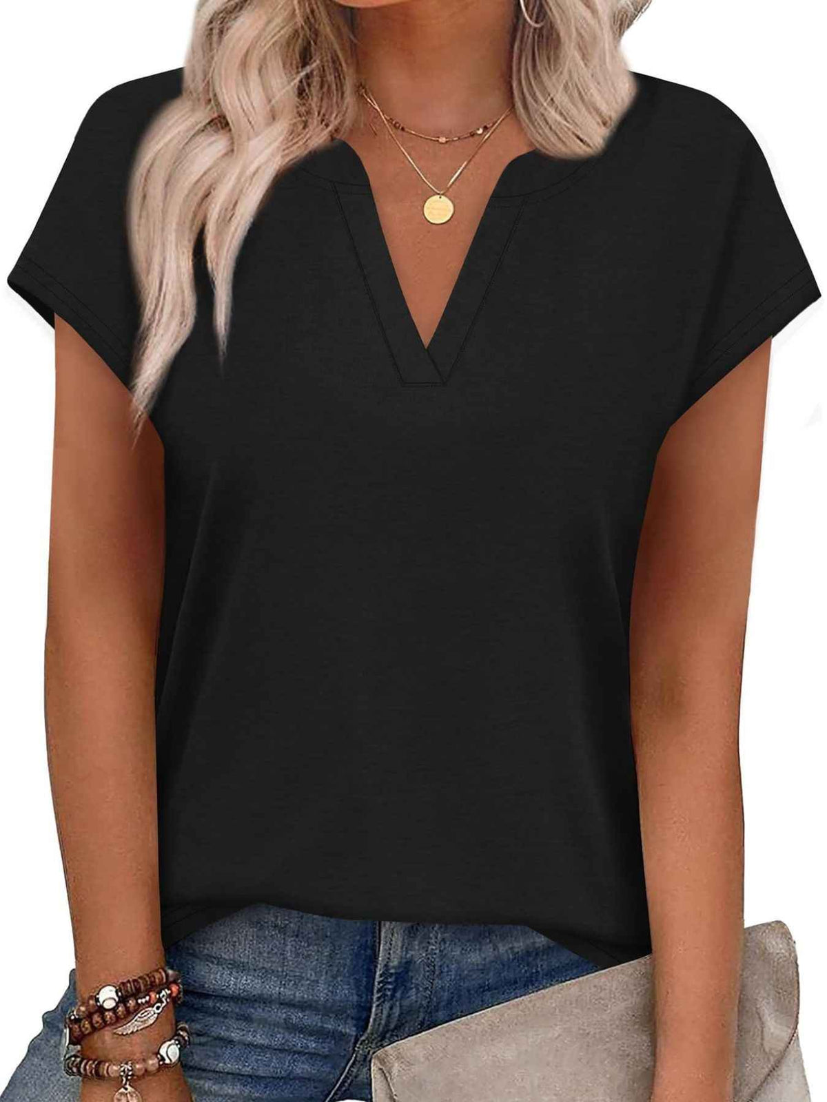 T-shirt à manches courtes et encolure en V crantée