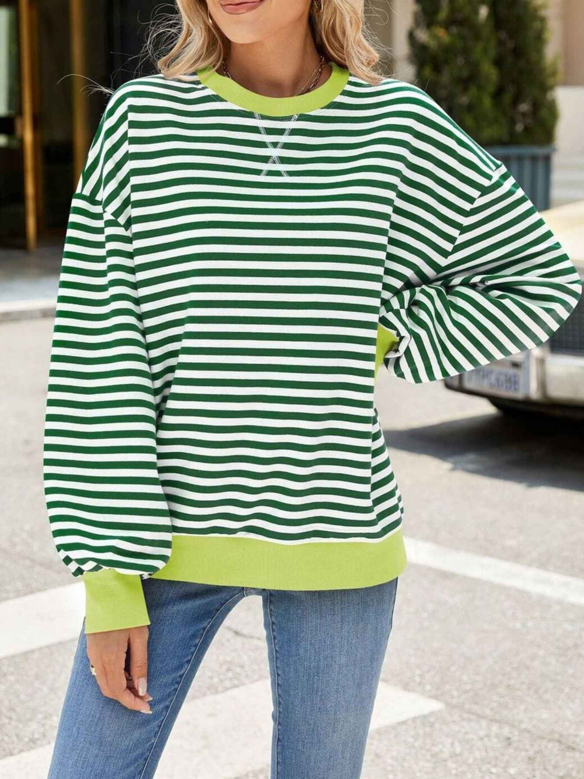 Sweat-shirt rayé à col rond et manches longues