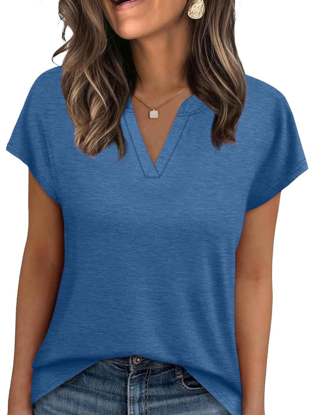 T-shirt à manches courtes et encolure en V crantée