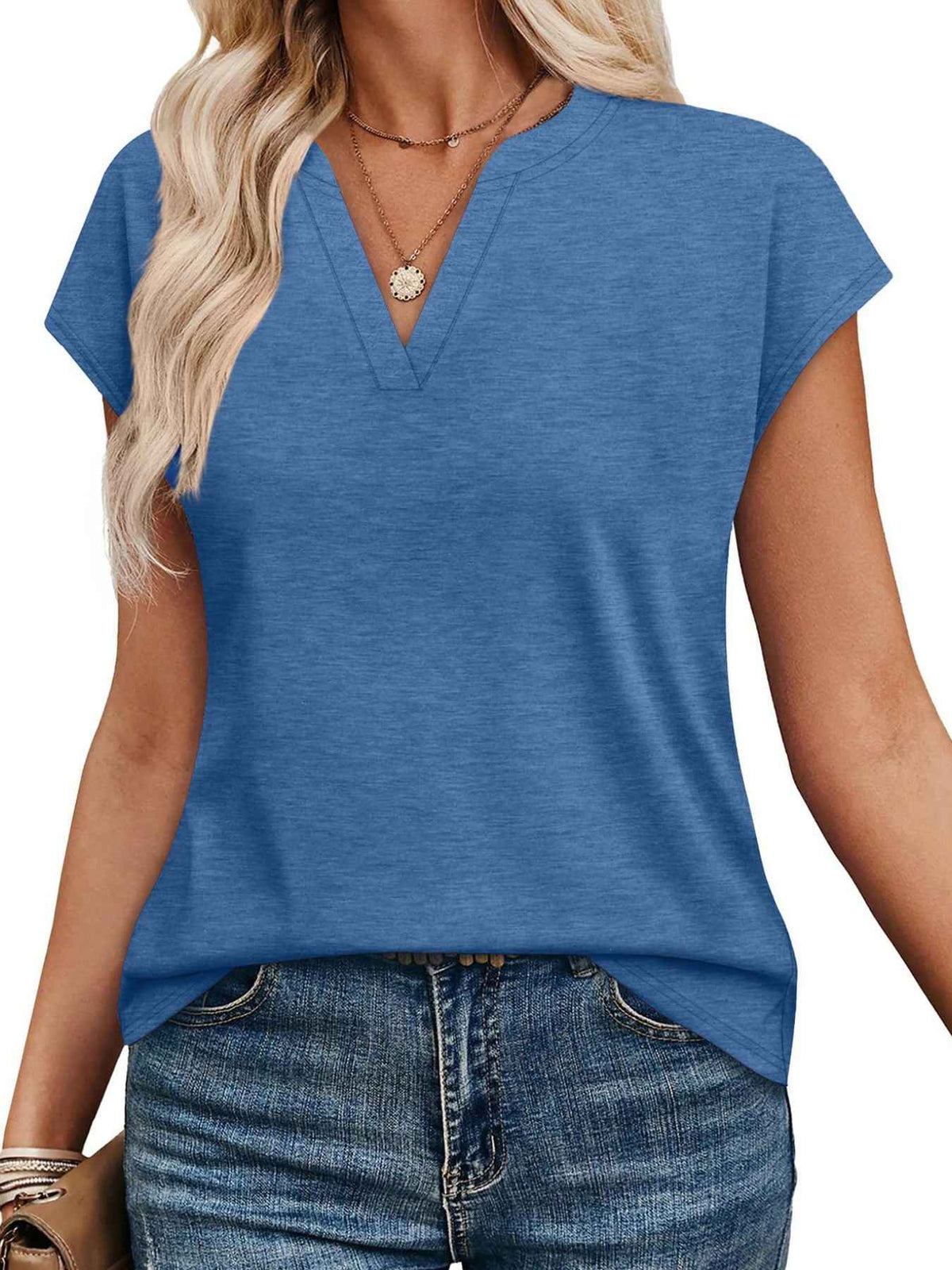 T-shirt à manches courtes et encolure en V crantée