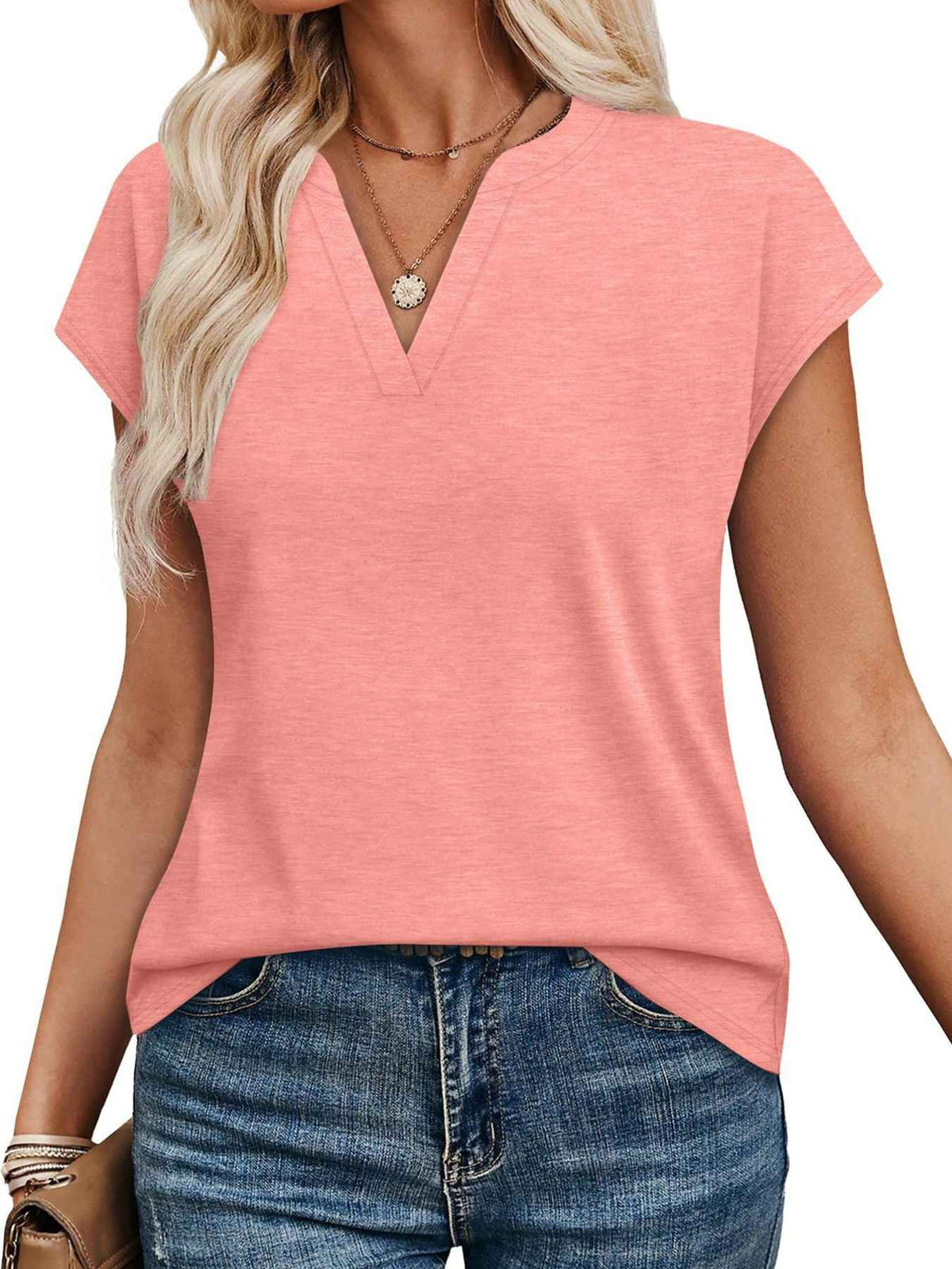 T-shirt à manches courtes et encolure en V crantée