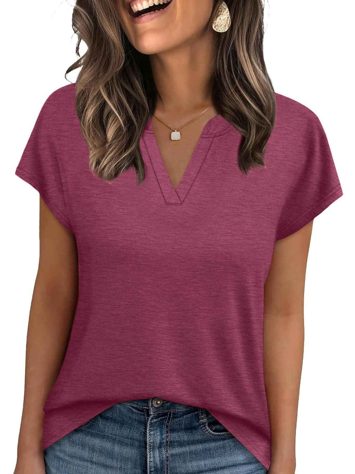 T-shirt à manches courtes et encolure en V crantée