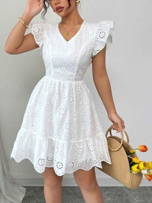 Robe courte à manches volantées en broderie anglaise et dos nu