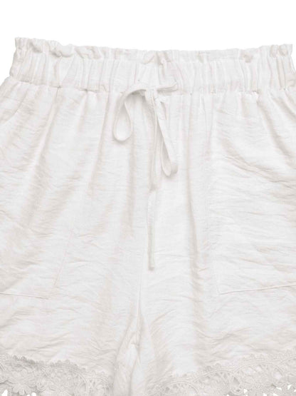Short taille élastique à cordon et bordure en dentelle