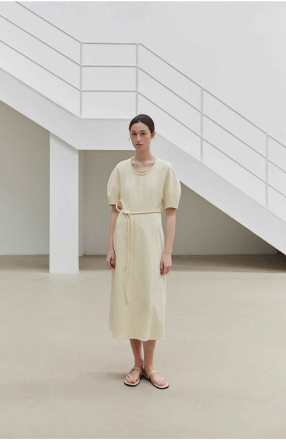 Robe en coton mercerisé col en U avec ceinture et jupe courbe - MyParisMonaco