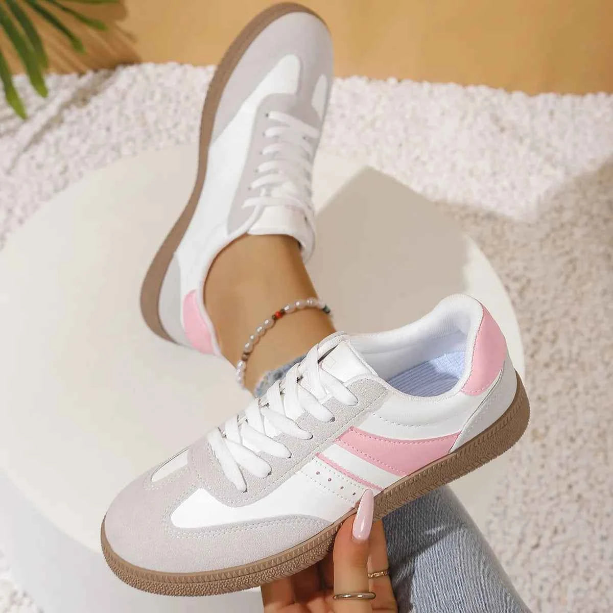 Sneakers à lacets bout rond