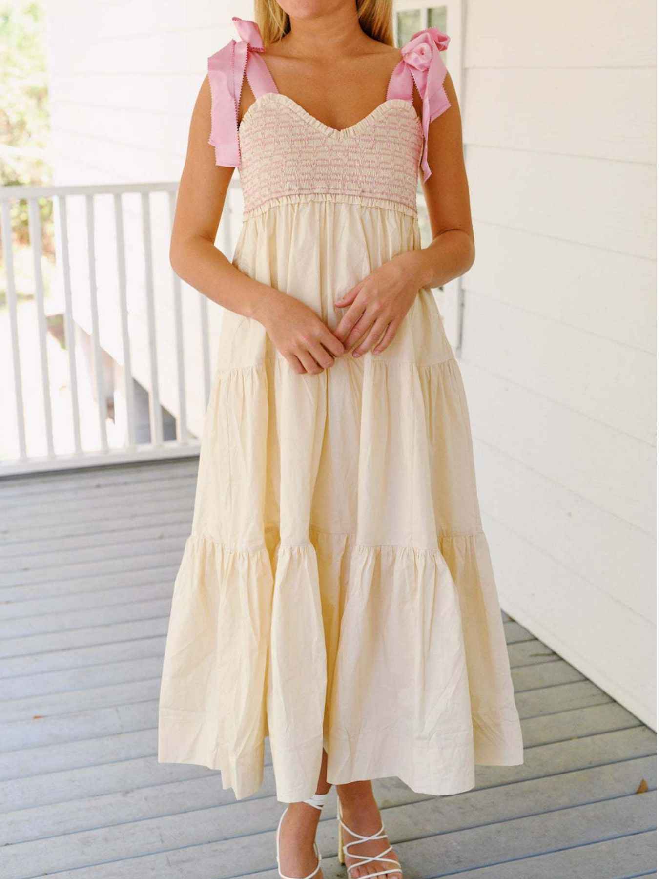 Robe midi à bretelles nouées, fronces et smocks