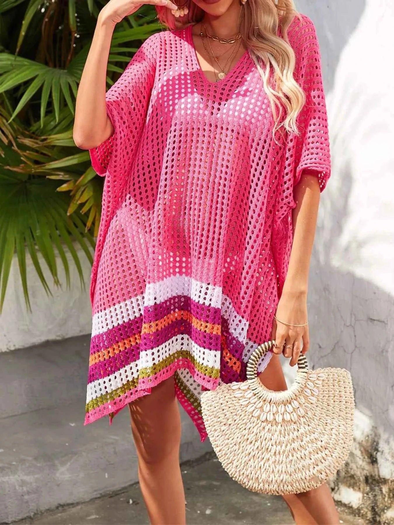 Robe cache-maillot col V en crochet ajouré