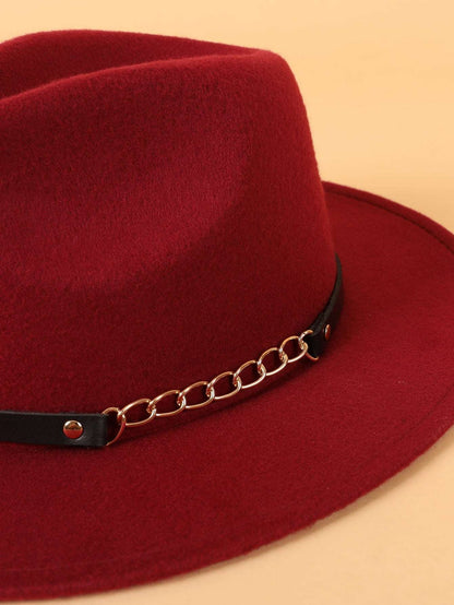 Chapeau fedora rouge bordeaux avec chaîne