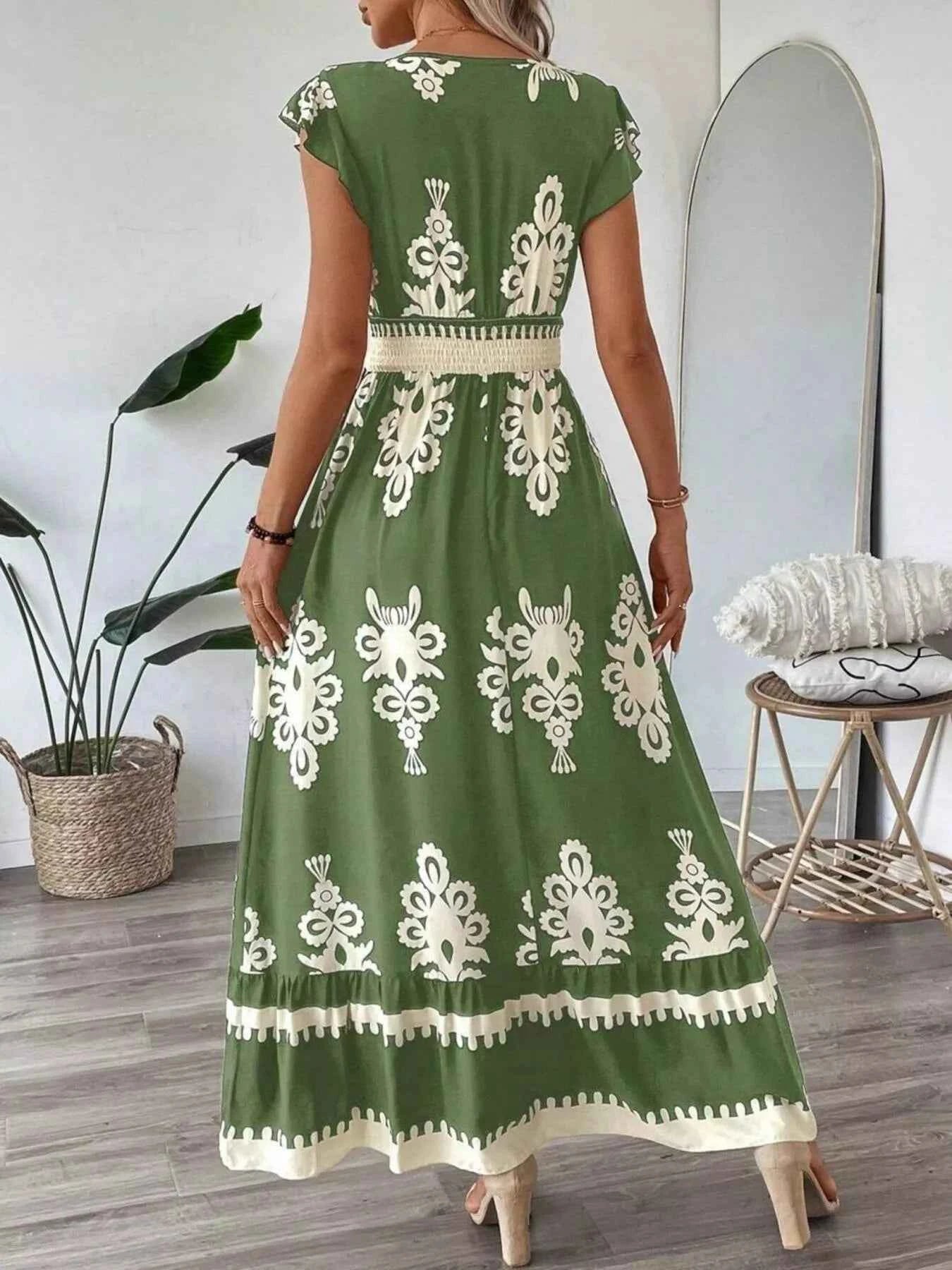 Robe à imprimé, col V et manches courtes à volants