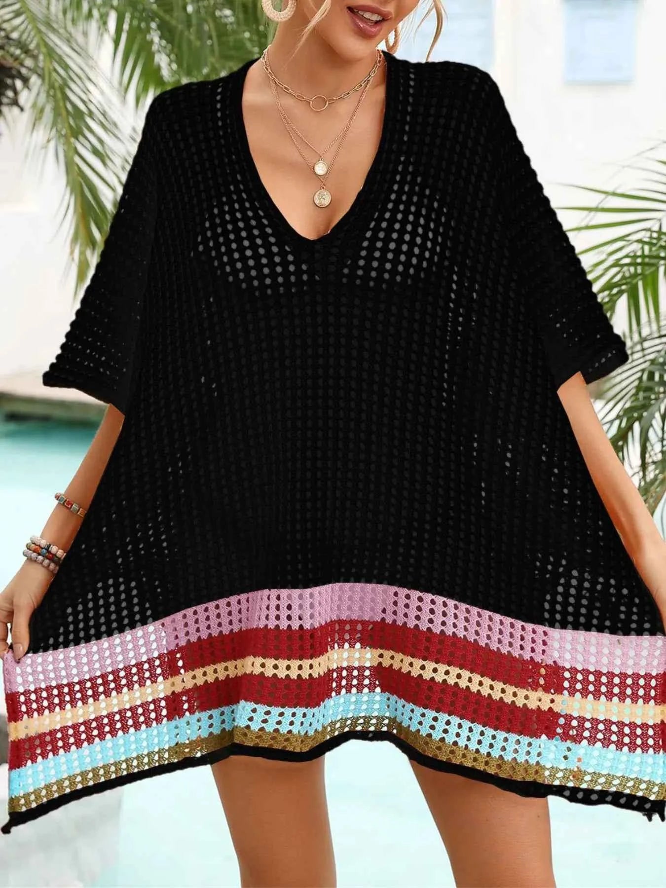 Robe cache-maillot col V en crochet ajouré