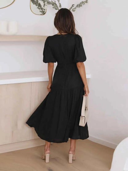 Robe midi croisée à étages et manches mi-longues
