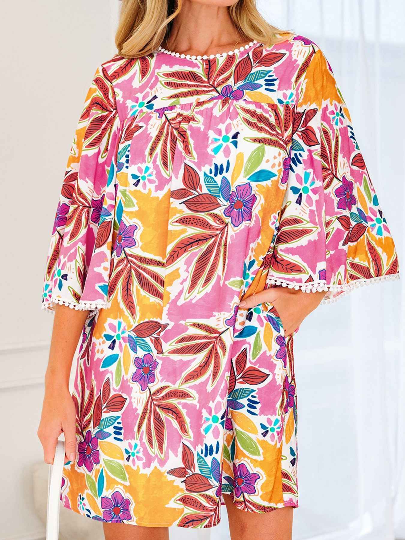 Robe mini swing à imprimé floral, dentelle, lien dos et manches cloche