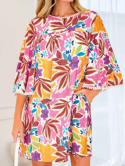 Robe mini swing à imprimé floral, dentelle, lien dos et manches cloche