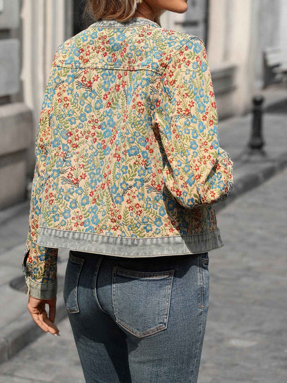 Veste en jean boutonnée à broderies florales