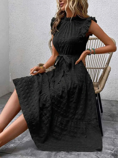 Robe midi à manches courtes, volants et lien à nouer