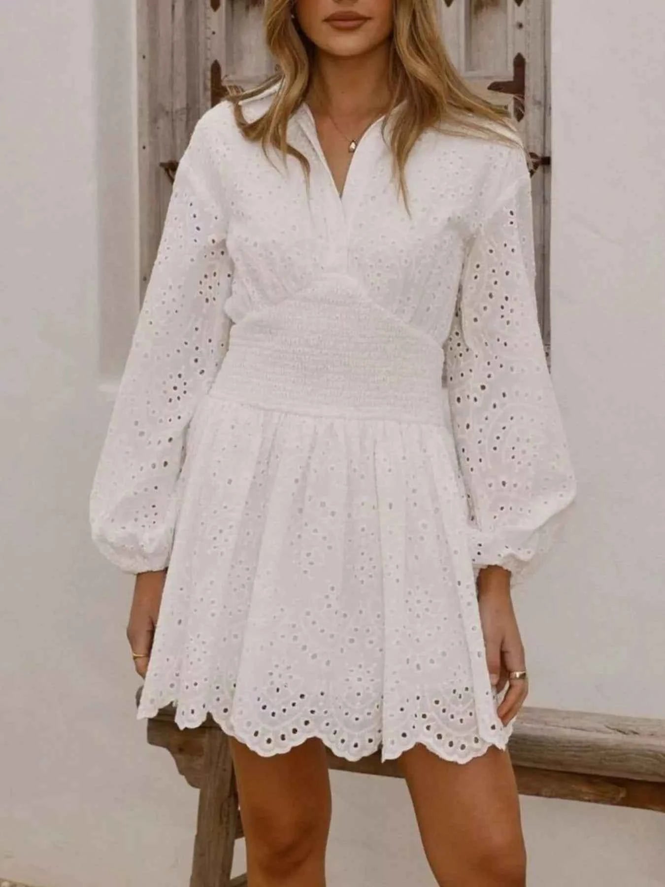 Robe mini à manches ballon et broderie anglaise