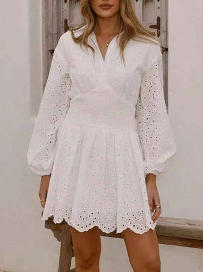 Robe mini à manches ballon et broderie anglaise