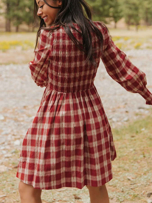 Robe mini smockée à manches bouffantes et imprimé écossais
