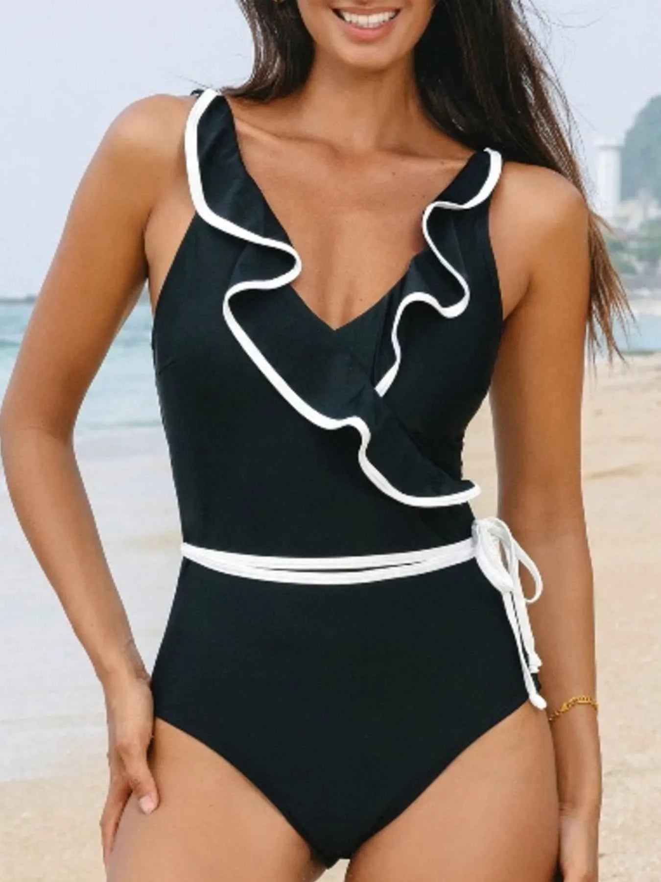 Maillot de bain une pièce col V à volants