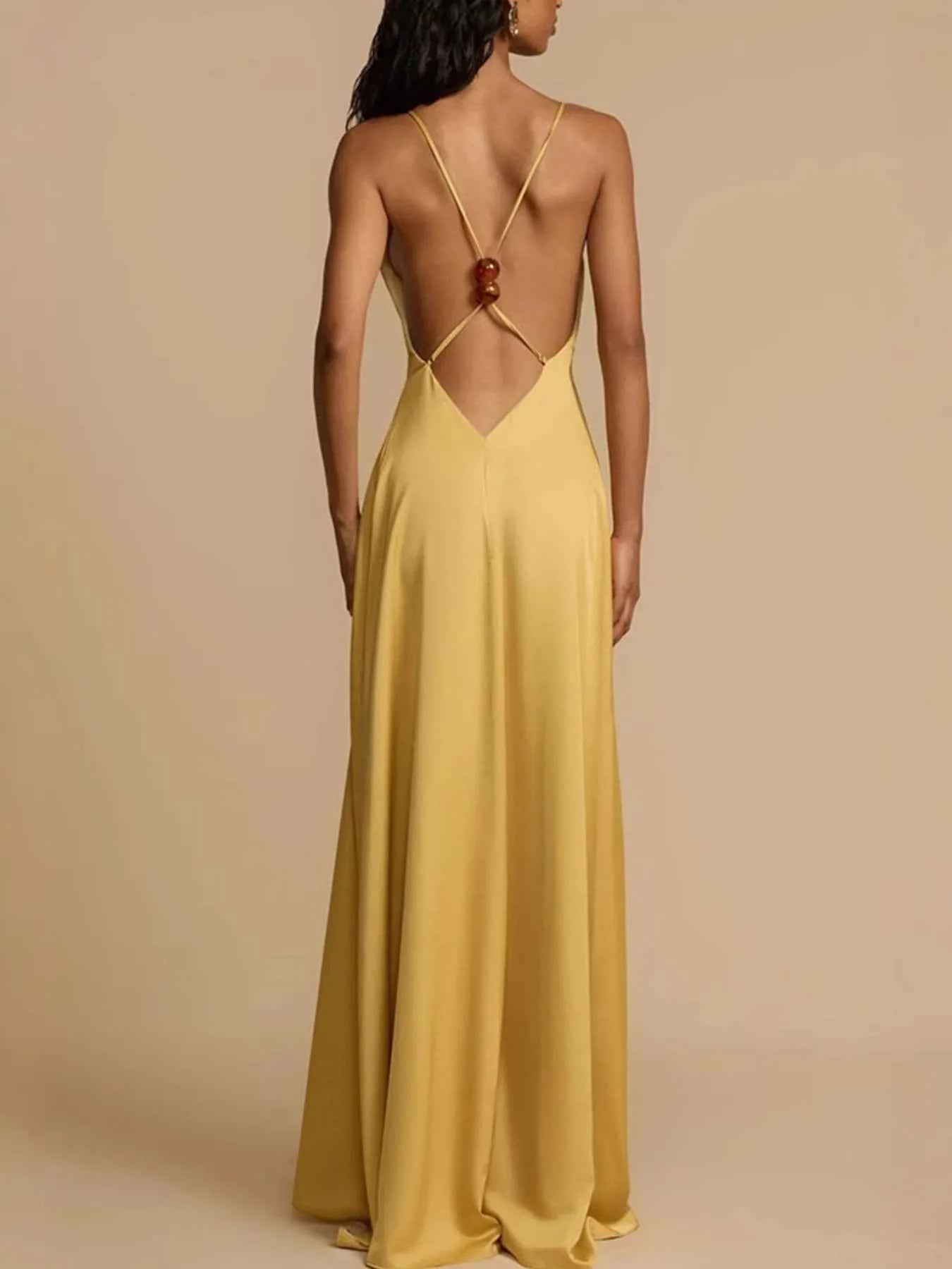 Robe maxi col V profond, dos nu et croisé dans le dos