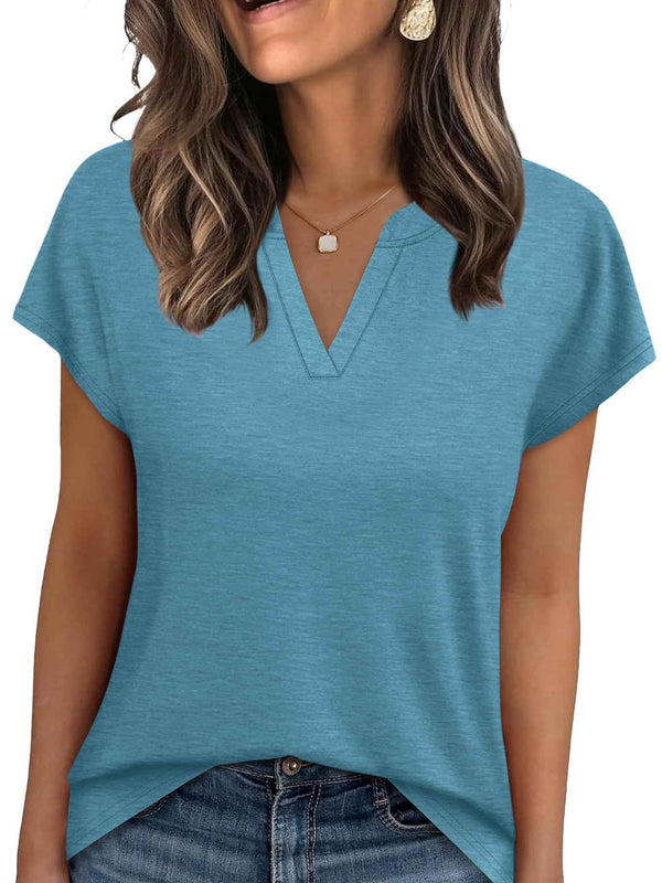T-shirt à manches courtes et encolure en V crantée