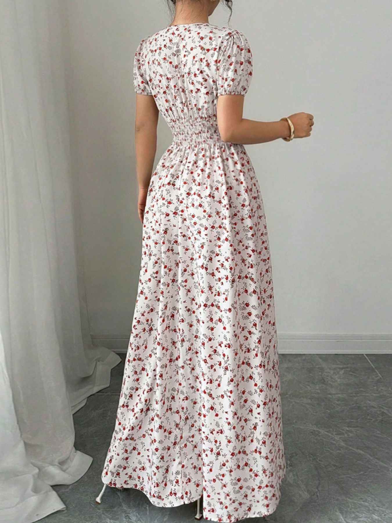 Robe maxi col V à imprimé floral, smock et cordon