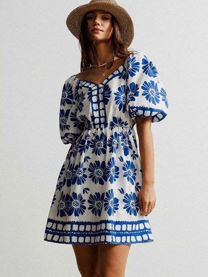 Robe courte à imprimé floral et manches bouffantes
