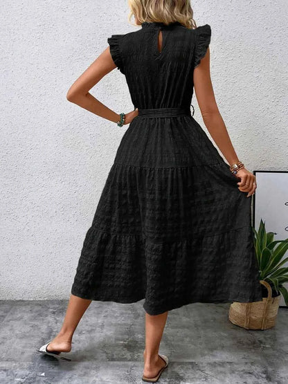 Robe midi à manches courtes, volants et lien à nouer