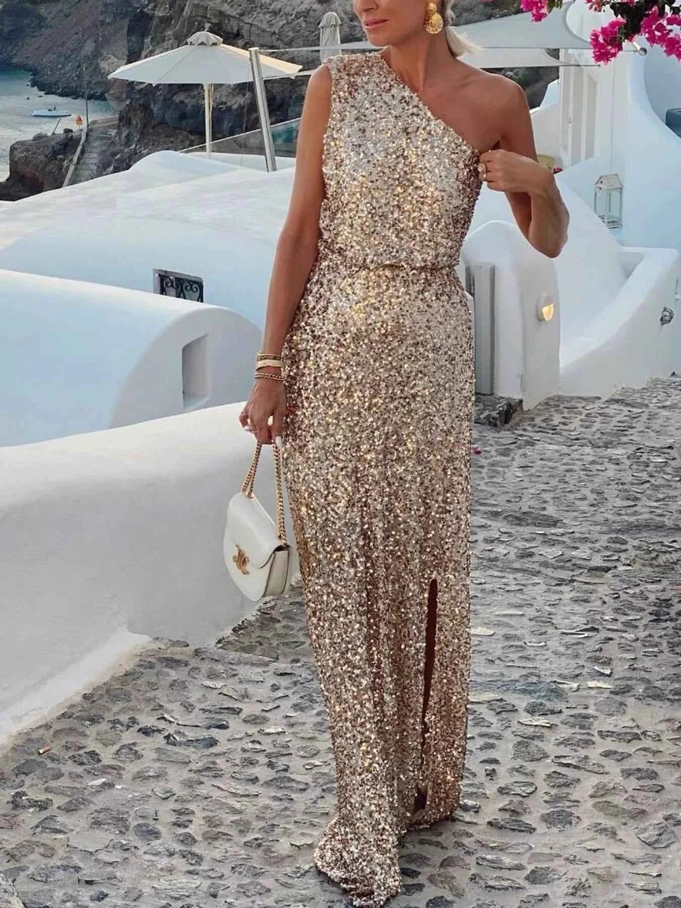 Robe longue à paillettes asymétrique avec fente