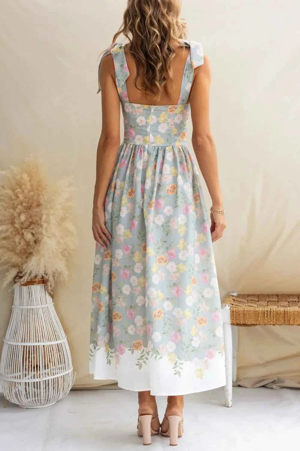 Robe midi camisole à bretelles nouées et imprimé