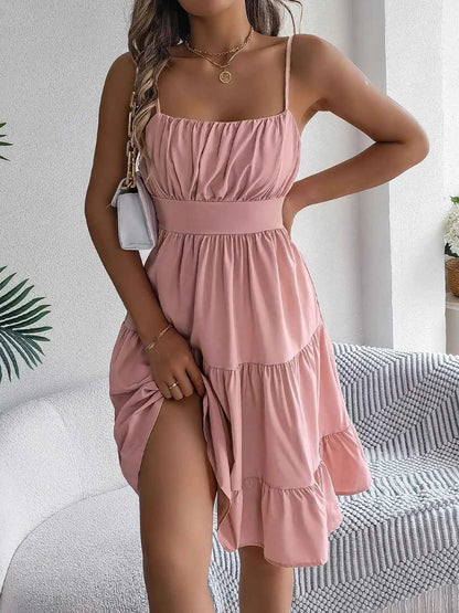 Robe camisole à dos smocké et jupe étagée