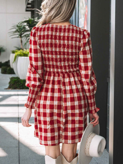 Robe mini smockée à manches bouffantes et imprimé écossais