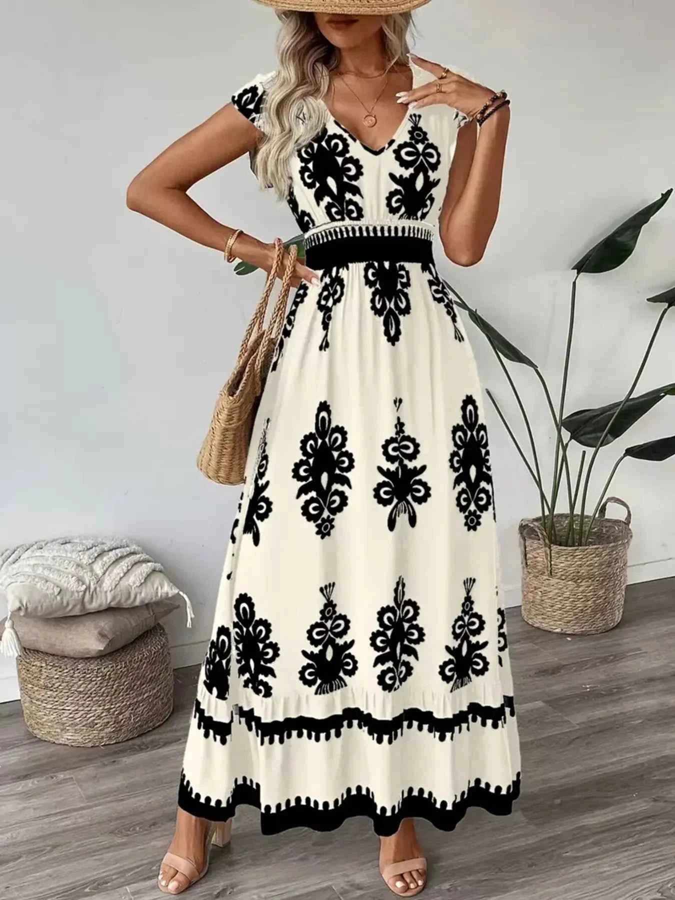 Robe à imprimé, col V et manches courtes à volants