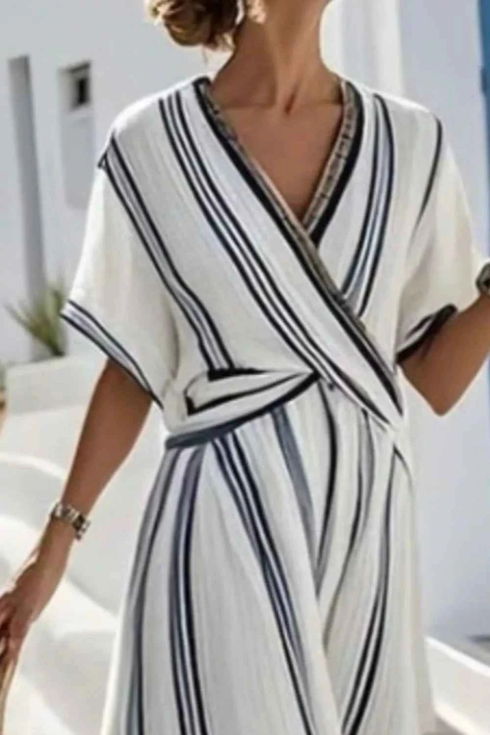 Robe maxi portefeuille rayée à manches courtes