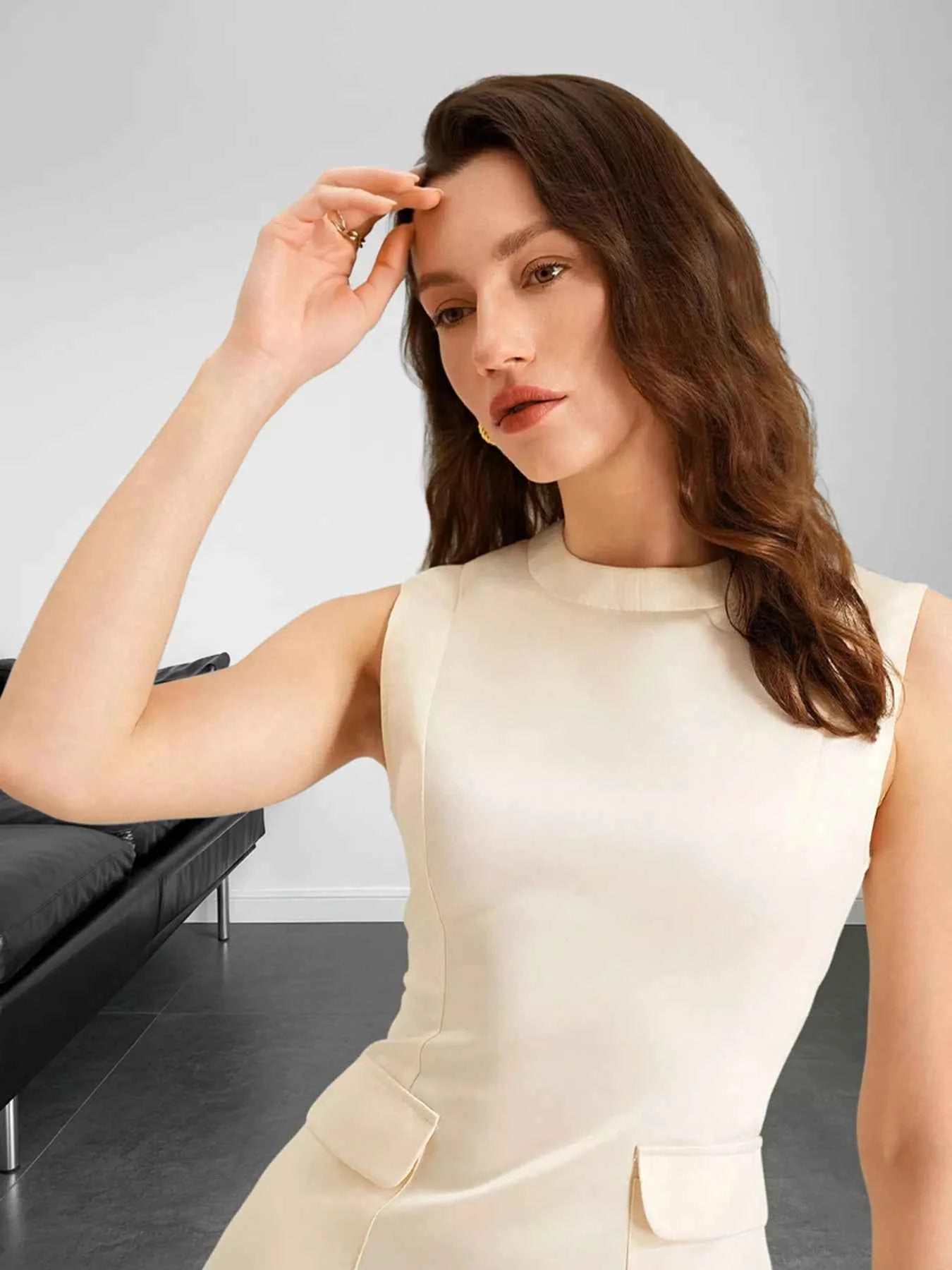 Robe midi sans manches ligne A avec poches