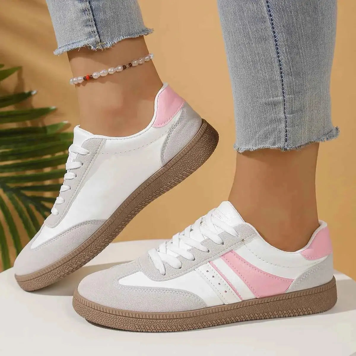 Sneakers à lacets bout rond