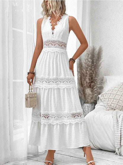 Robe maxi sans manches en plumetis blanc à dentelle et liens noués