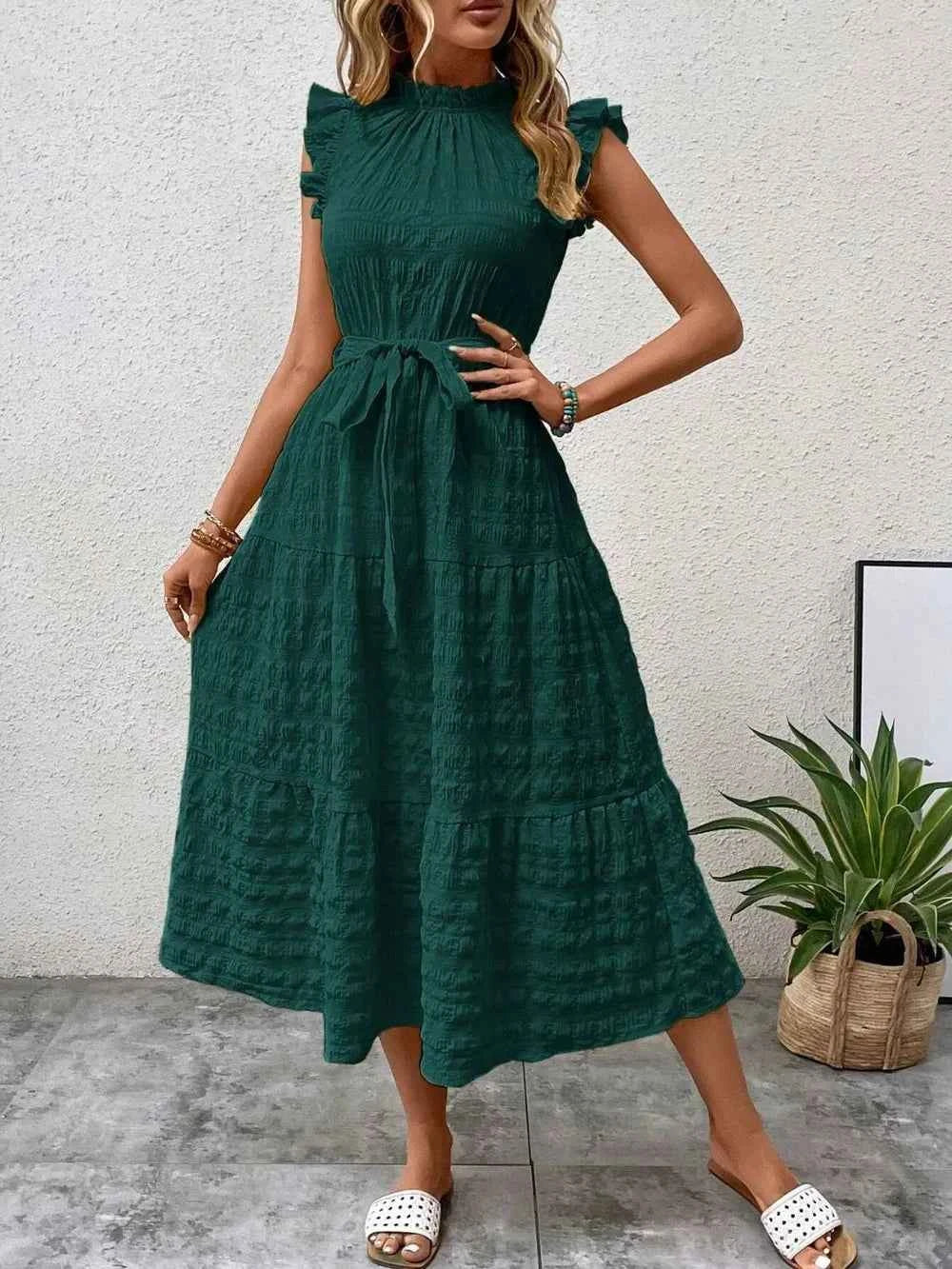 Robe midi à manches courtes, volants et lien à nouer