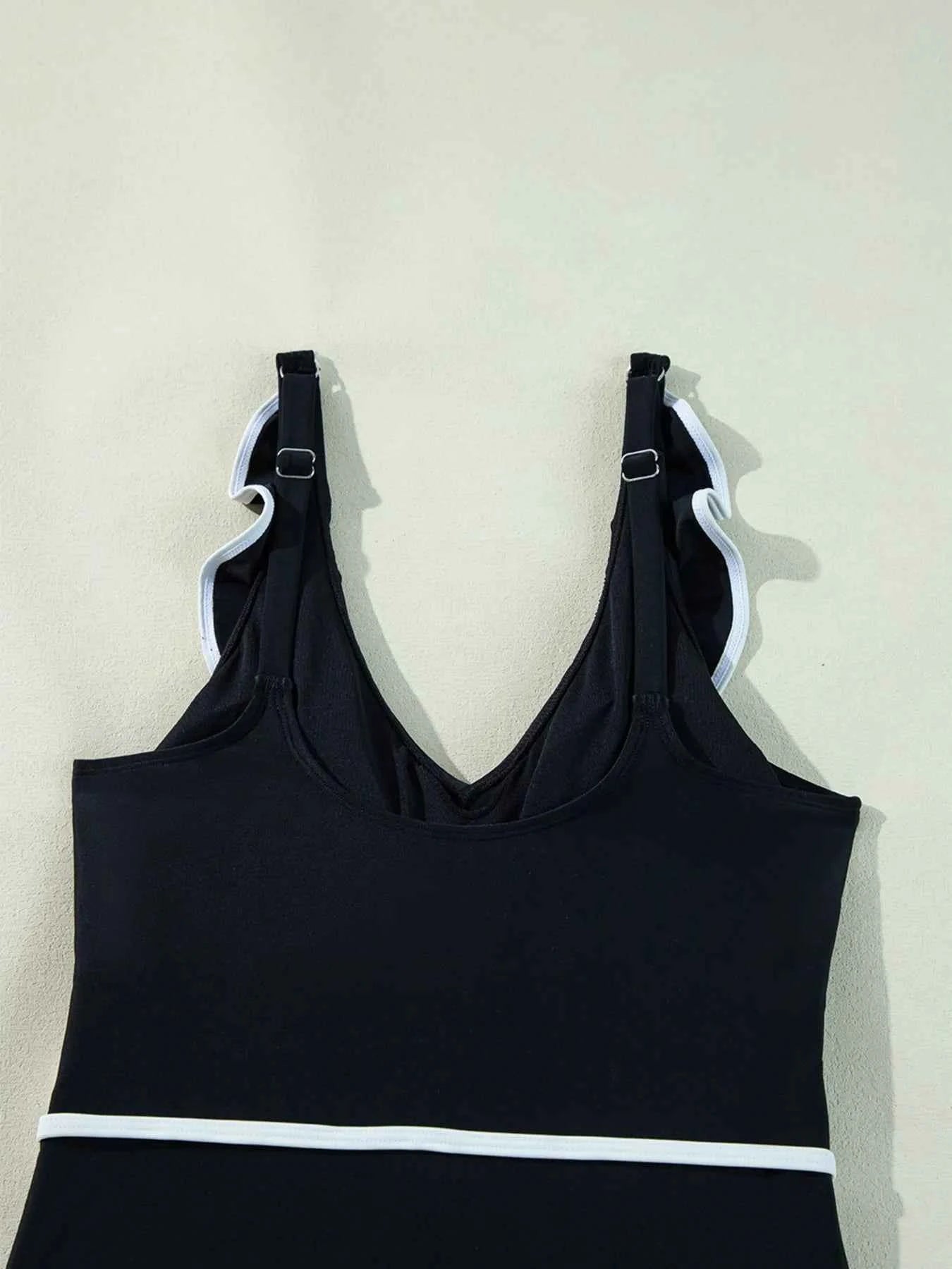 Maillot de bain une pièce col V à volants