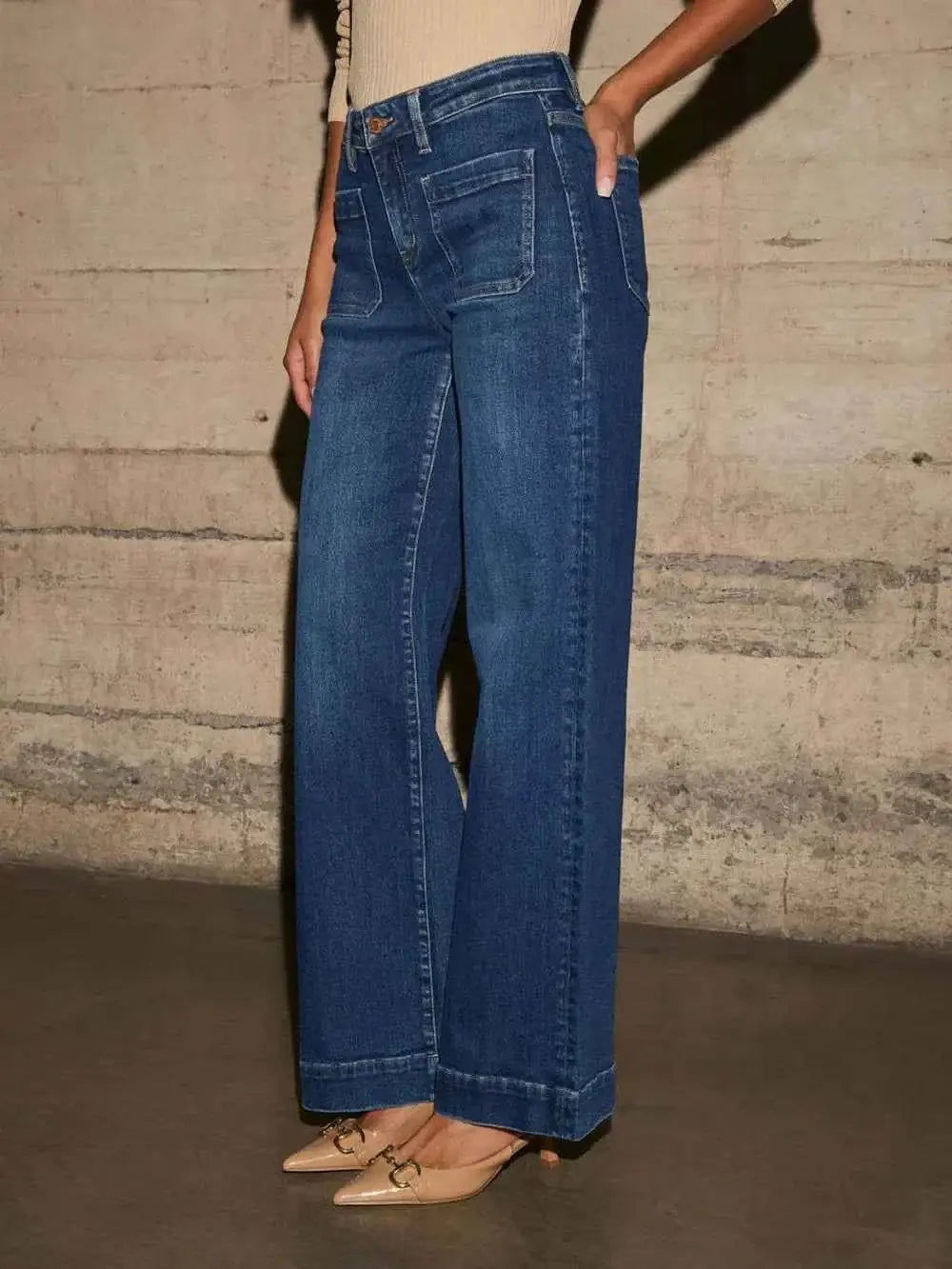 Jean taille haute à jambe large et poches plaquées