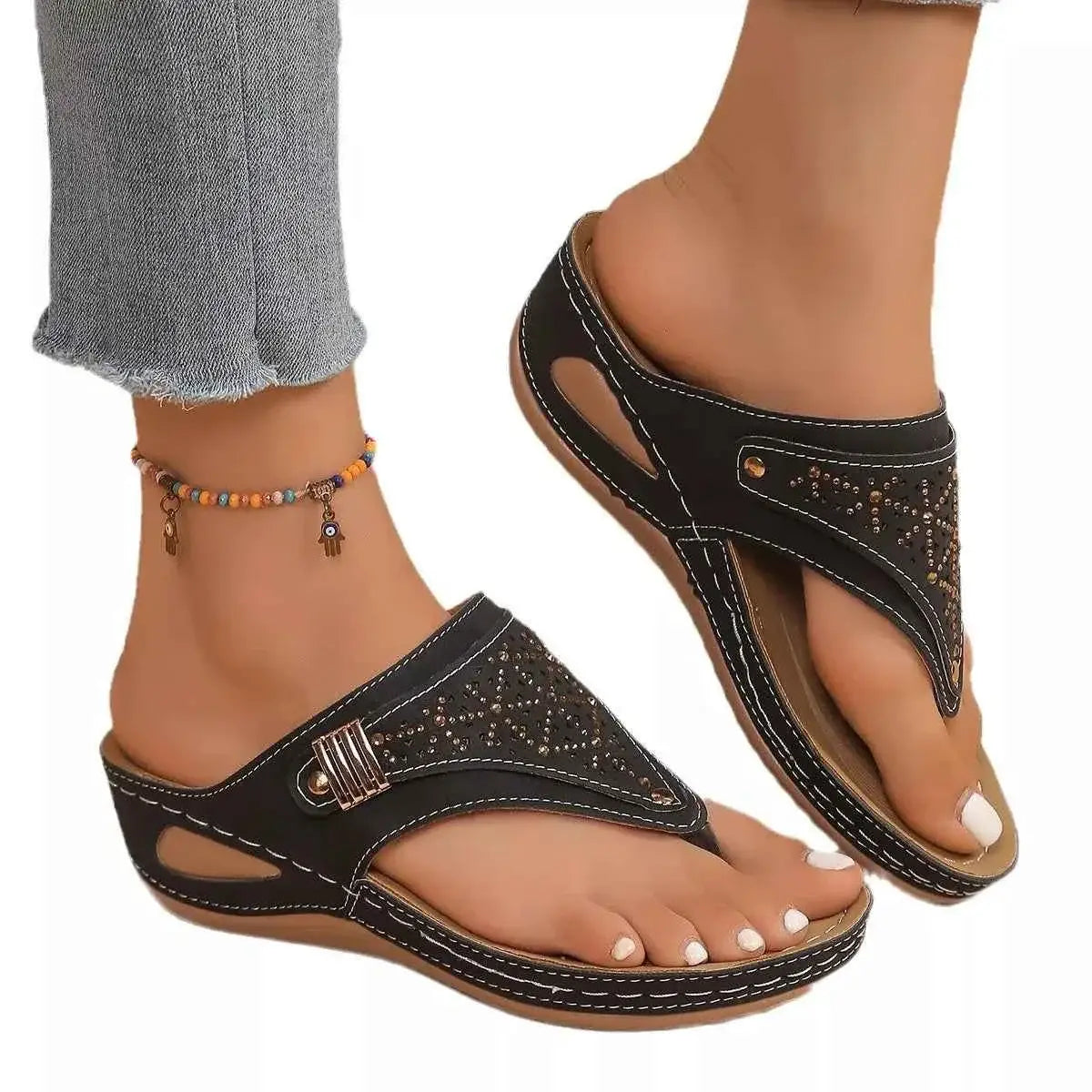 Sandales compensées tong ornées de strass