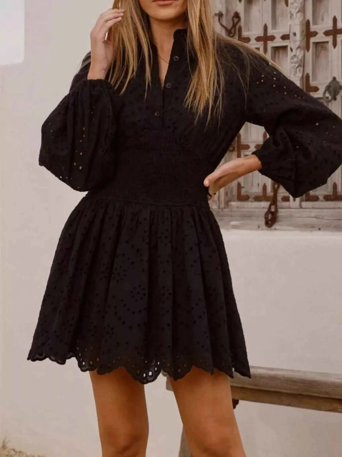 Robe mini à manches ballon et broderie anglaise