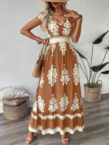 Robe à imprimé, col V et manches courtes à volants