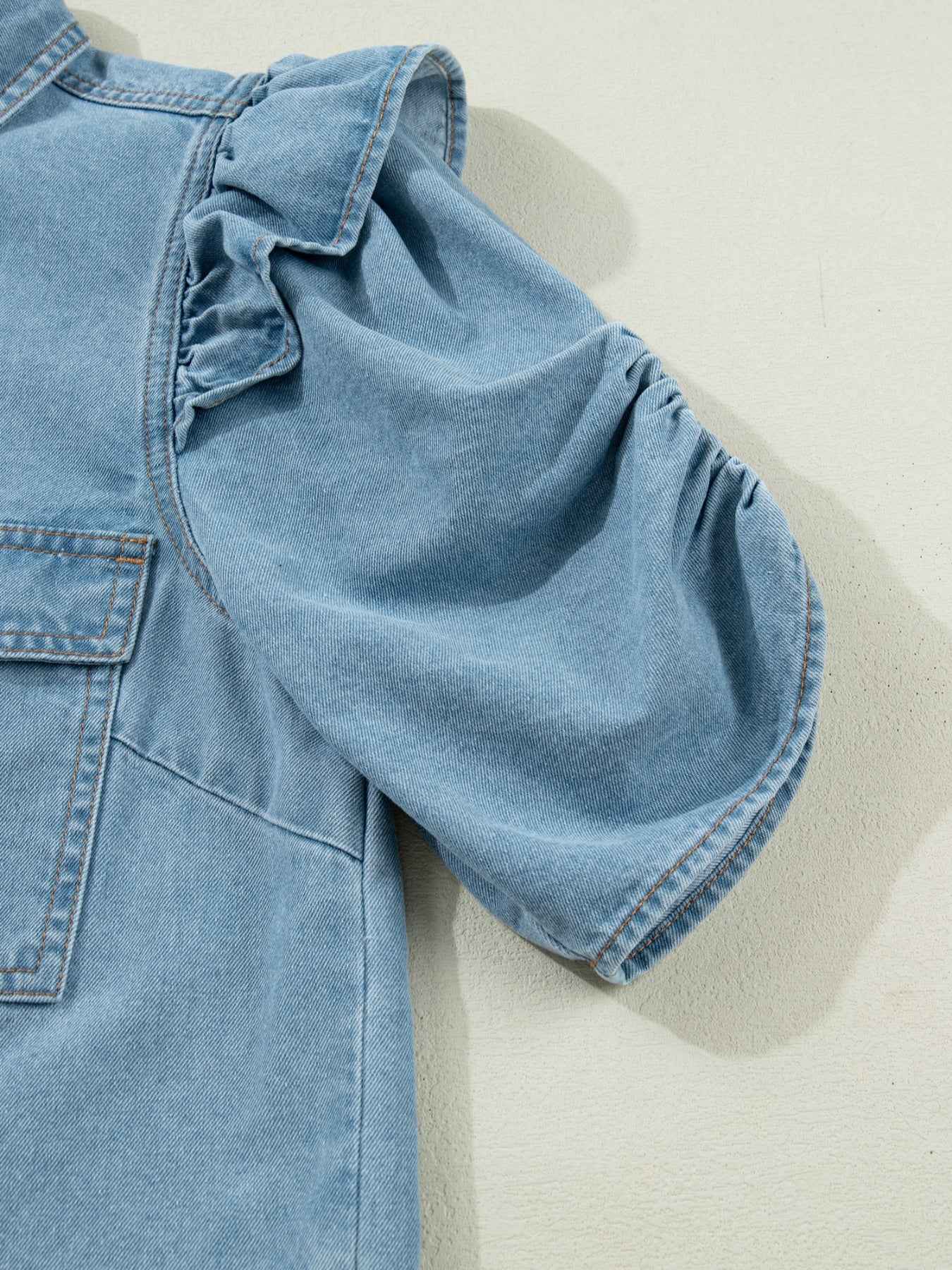 Chemise en jean boutonnée à volants